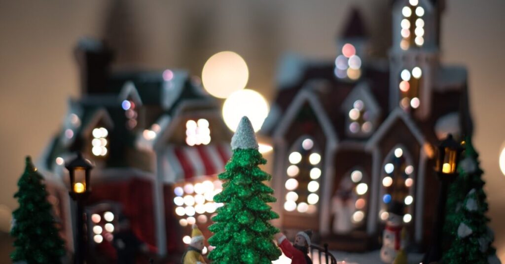 Figure of christmas tree in front of cottages
